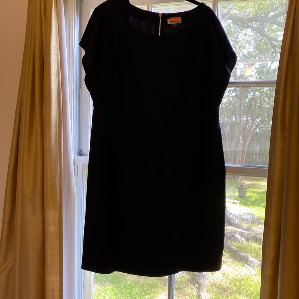 Pretty Calvin Klein size 14 Relaxed Fit Little Black Dress, Gold Exposed Zipper!